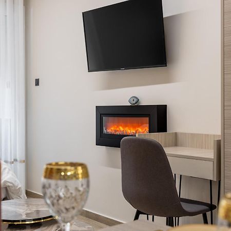 Cozy Downtown Apartment ซานธี ภายนอก รูปภาพ