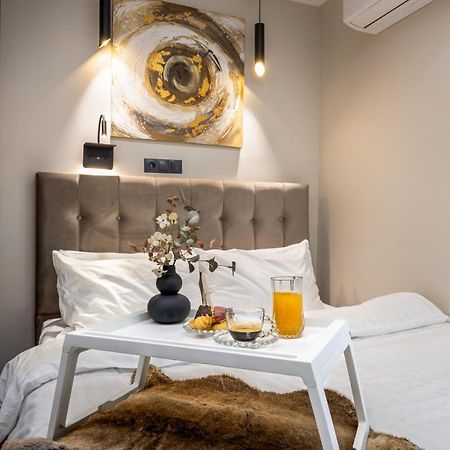 Cozy Downtown Apartment ซานธี ภายนอก รูปภาพ