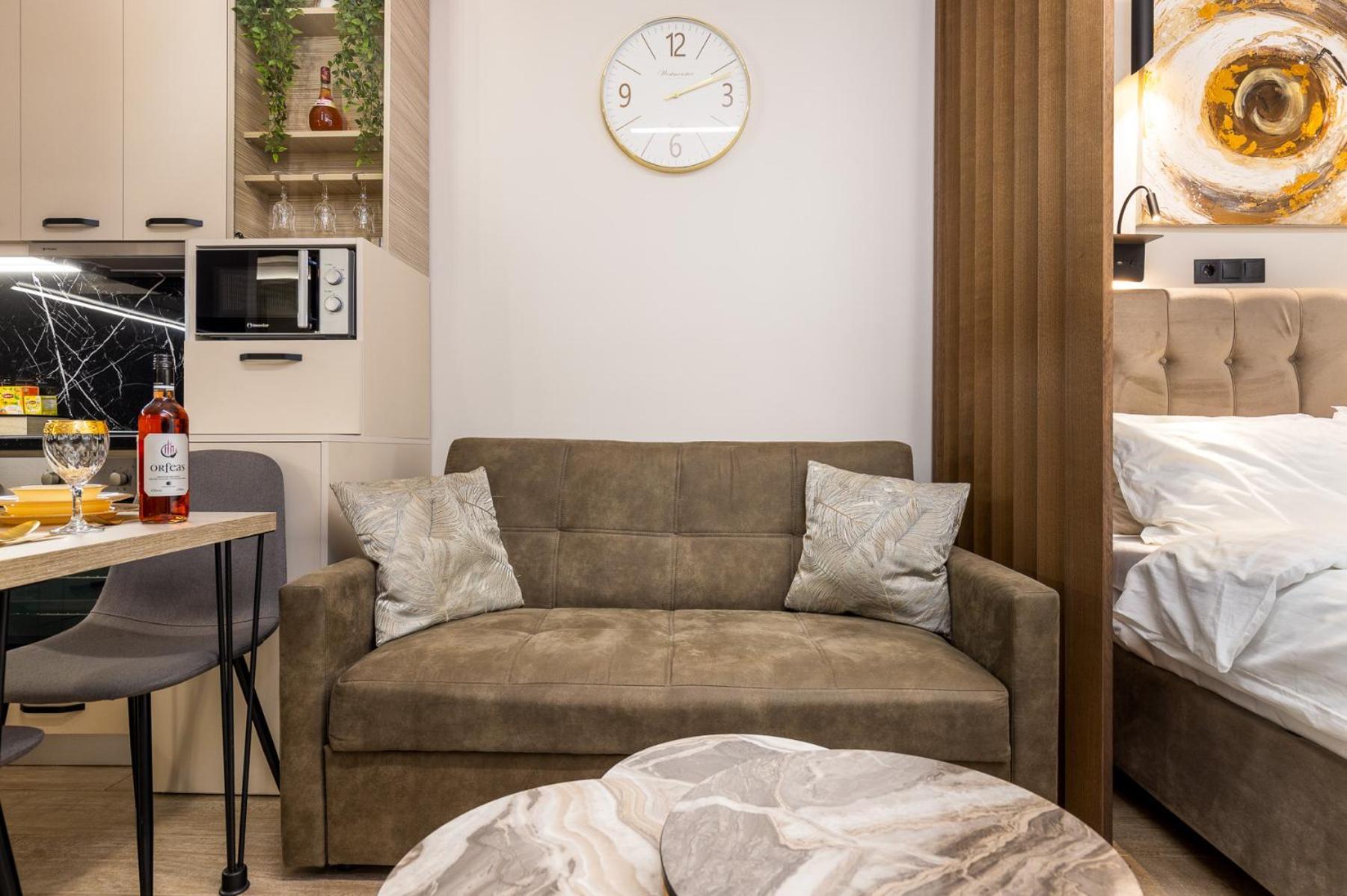 Cozy Downtown Apartment ซานธี ภายนอก รูปภาพ