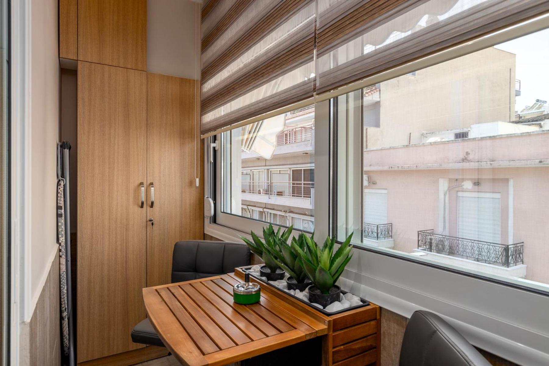 Cozy Downtown Apartment ซานธี ภายนอก รูปภาพ